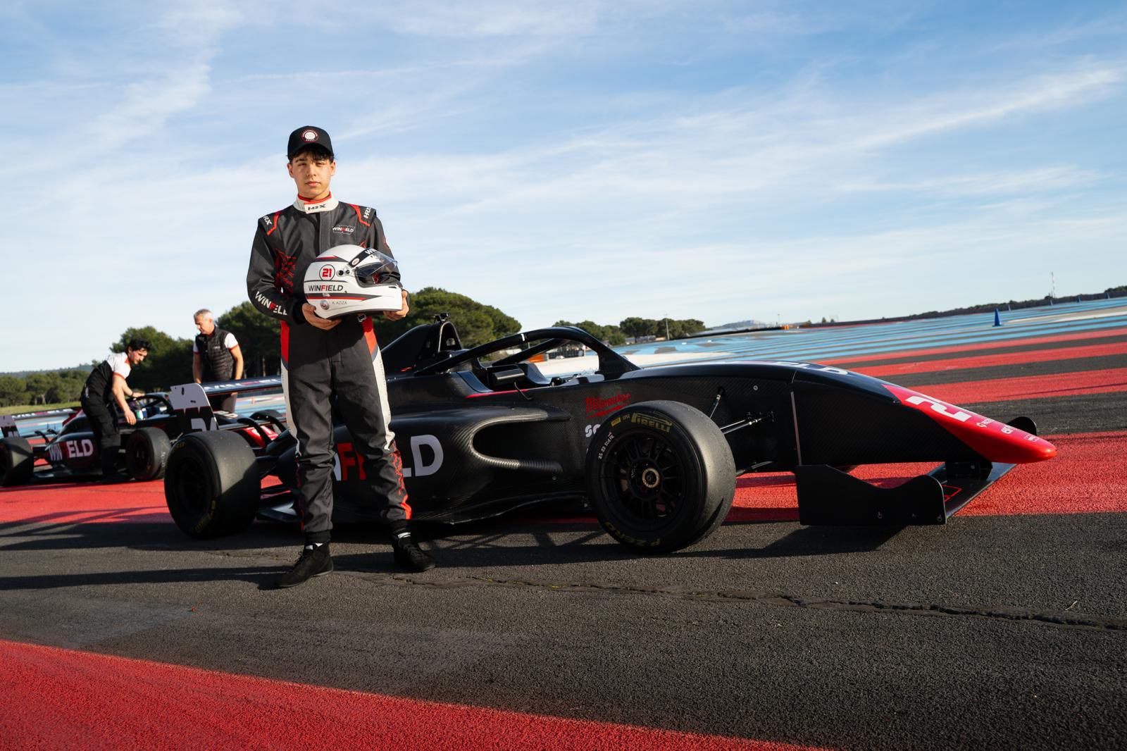 Kaïs devant la F4 Winfield au Circuit Paul Ricard